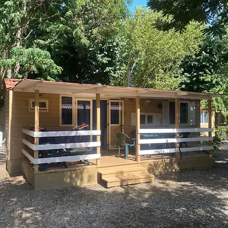 Chalet Mit Ueberdachter Veranda Apartmán